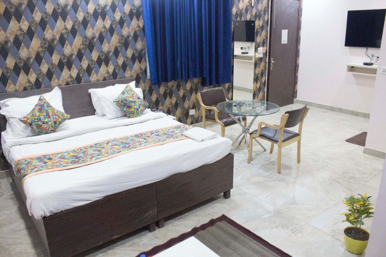 Jsb Hotel Faridabad Extérieur photo