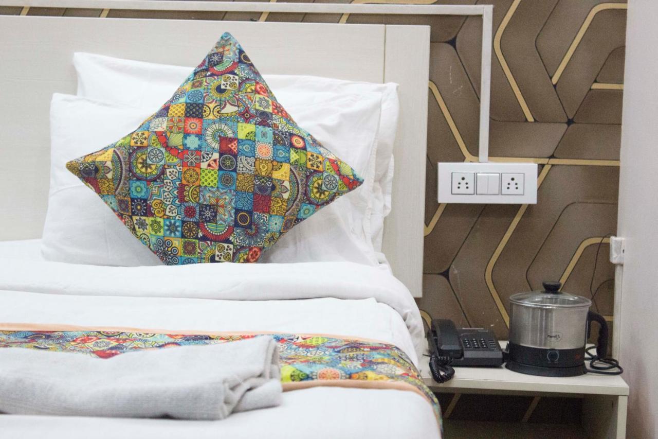 Jsb Hotel Faridabad Extérieur photo