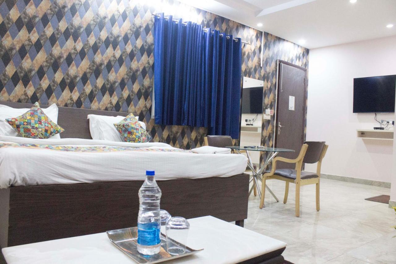 Jsb Hotel Faridabad Extérieur photo