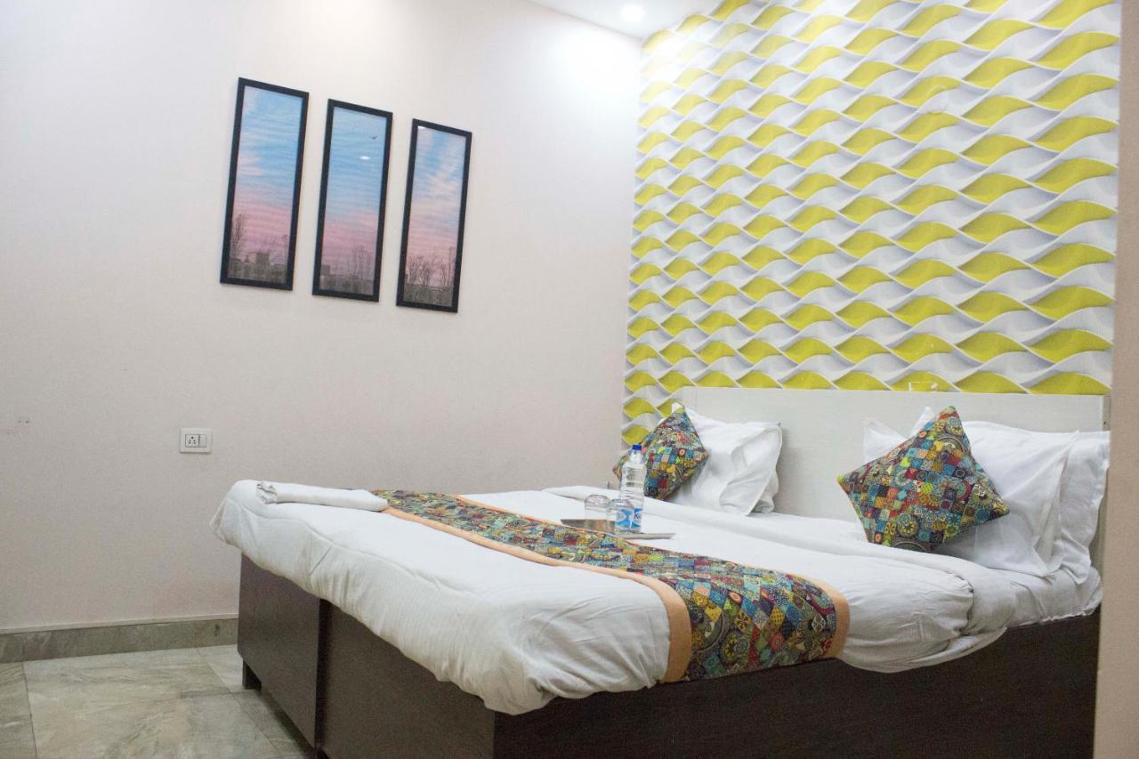 Jsb Hotel Faridabad Extérieur photo